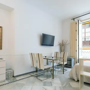  Apartment Holidays Isbilia Centro By Valcambre